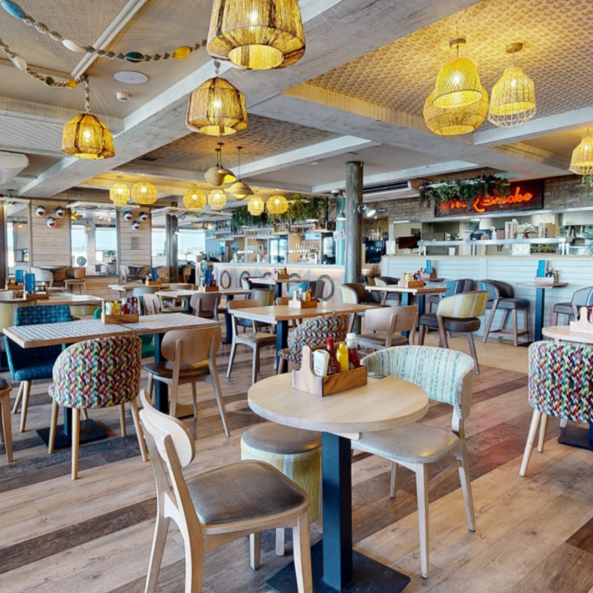 Restaurants & Cafés